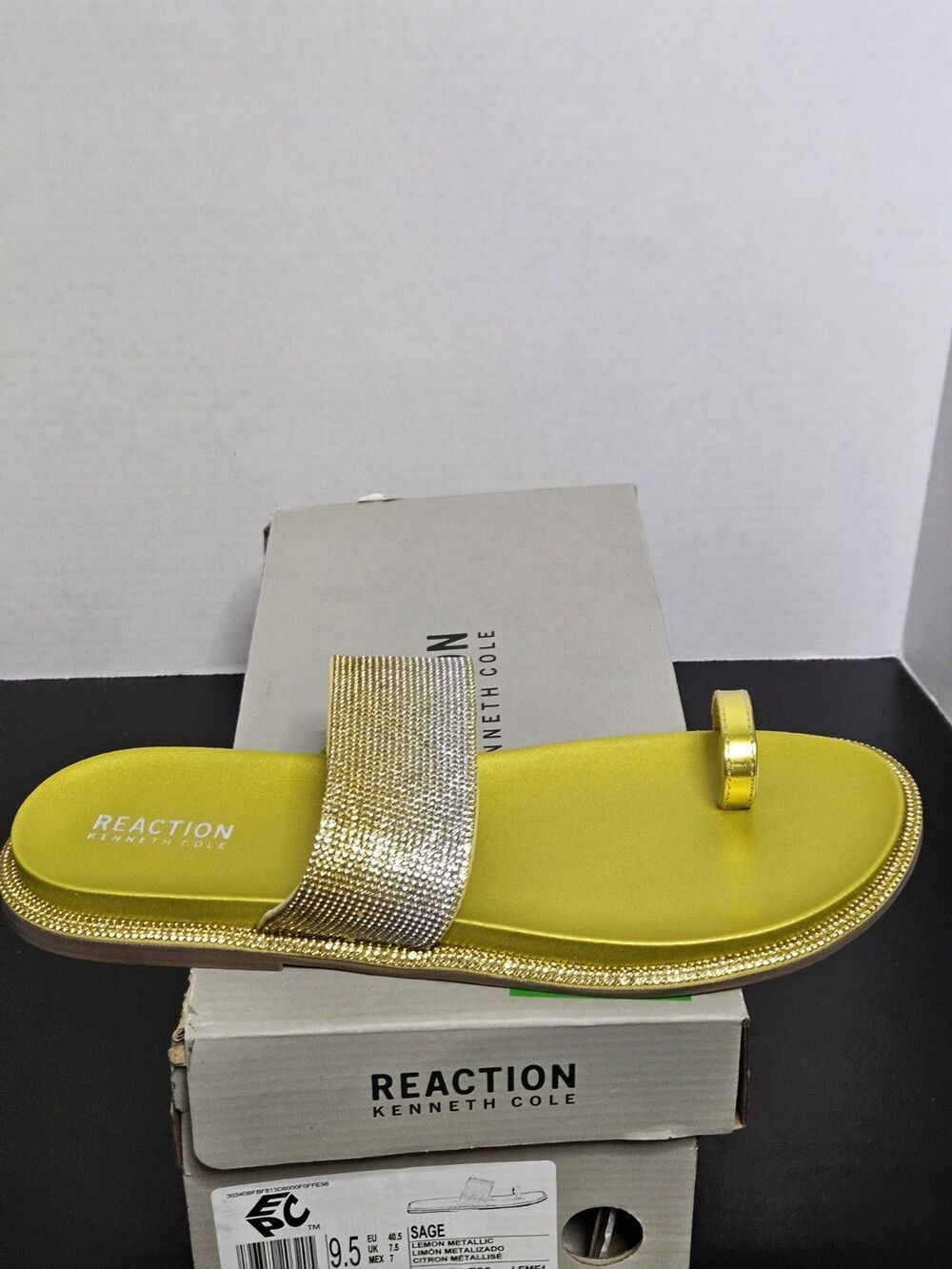 Sz 9.5 - Kenneth Cole Reaction Women's Gold Sage Jewel Toe Ring Flat Sandals